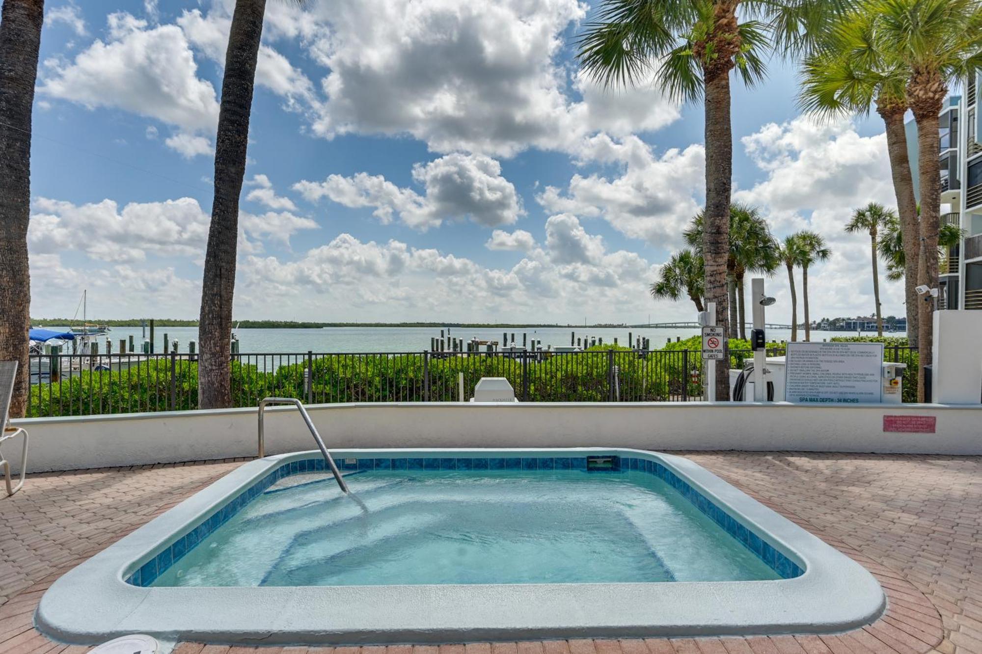 Marco Island Condo With Balcony And Water Views! Exterior photo