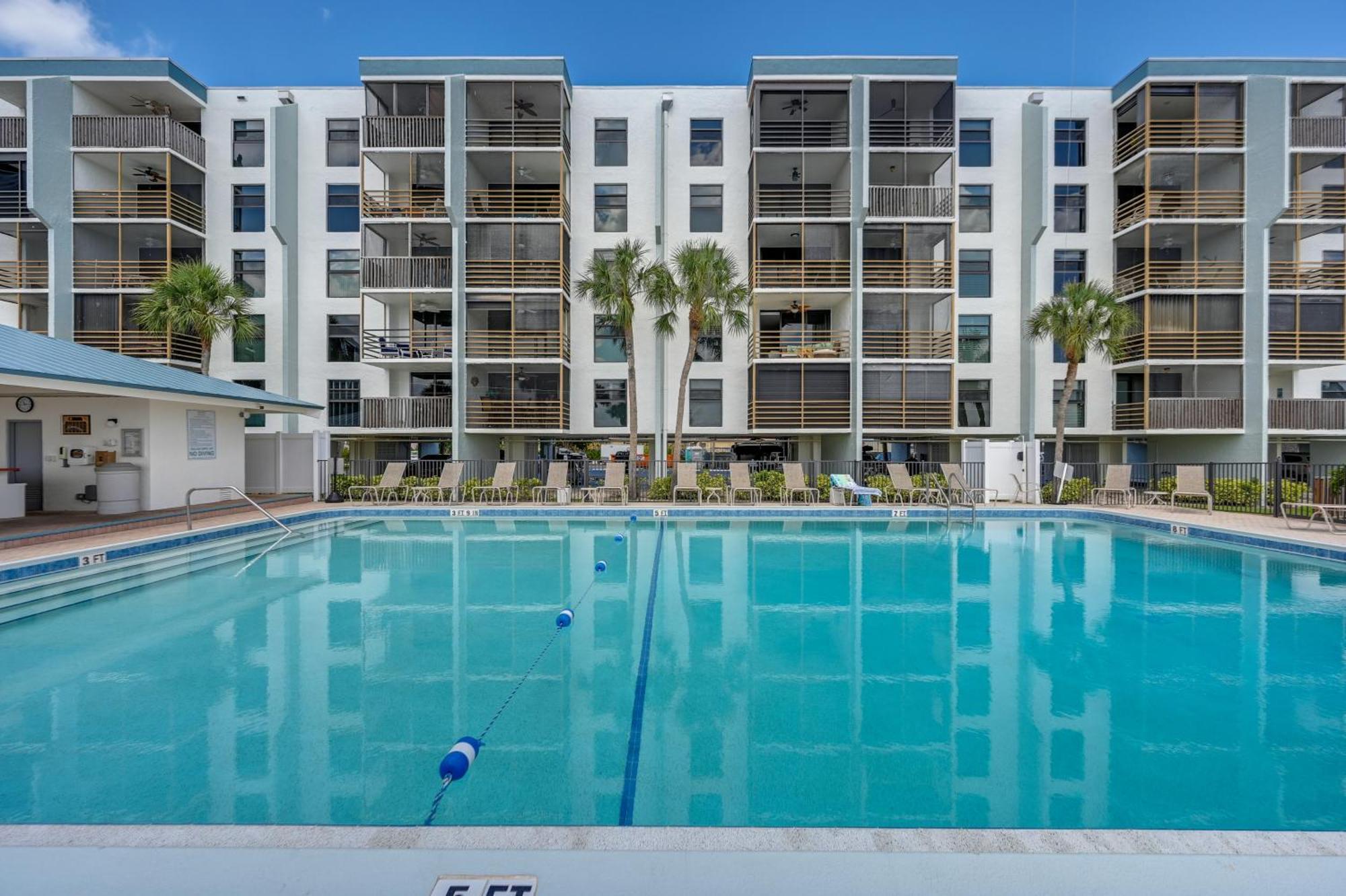 Marco Island Condo With Balcony And Water Views! Exterior photo